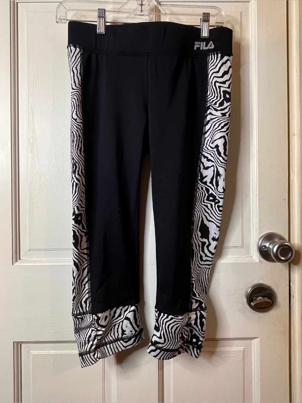 Fila Sport Black Zebra Print Capri Leggings Size S